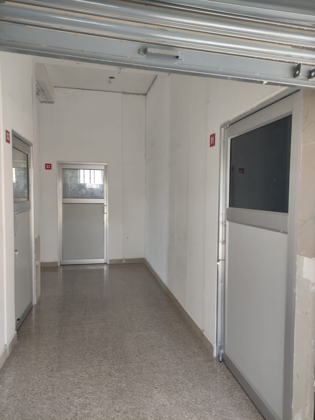 https://trustyproperty-s3-files.s3.ap-south-1.amazonaws.com/properties/02e936a2-e925-40f9-9751-1a8875e413de-rent-commercial-shops-complex-chennai-kovilambakkam.jpeg