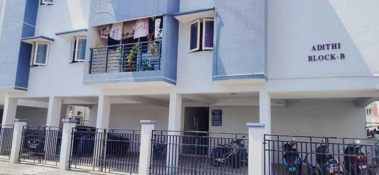 https://trustyproperty-s3-files.s3.ap-south-1.amazonaws.com/properties/08578100-dd0a-4dd3-acc5-194ff79e3bc3-west-tambaram-2bhk-resale-apartment.jpeg